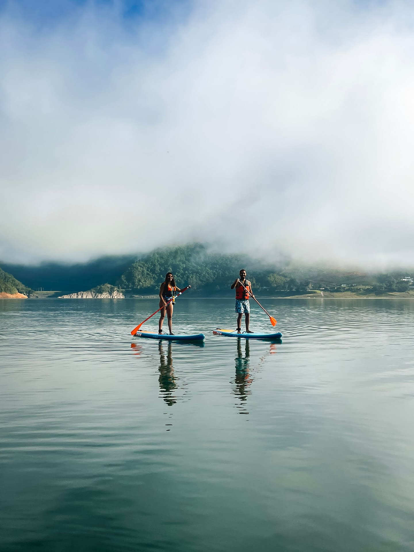 Vive experiencias como Paddle en el Lago Calima en la Huerta Hotel